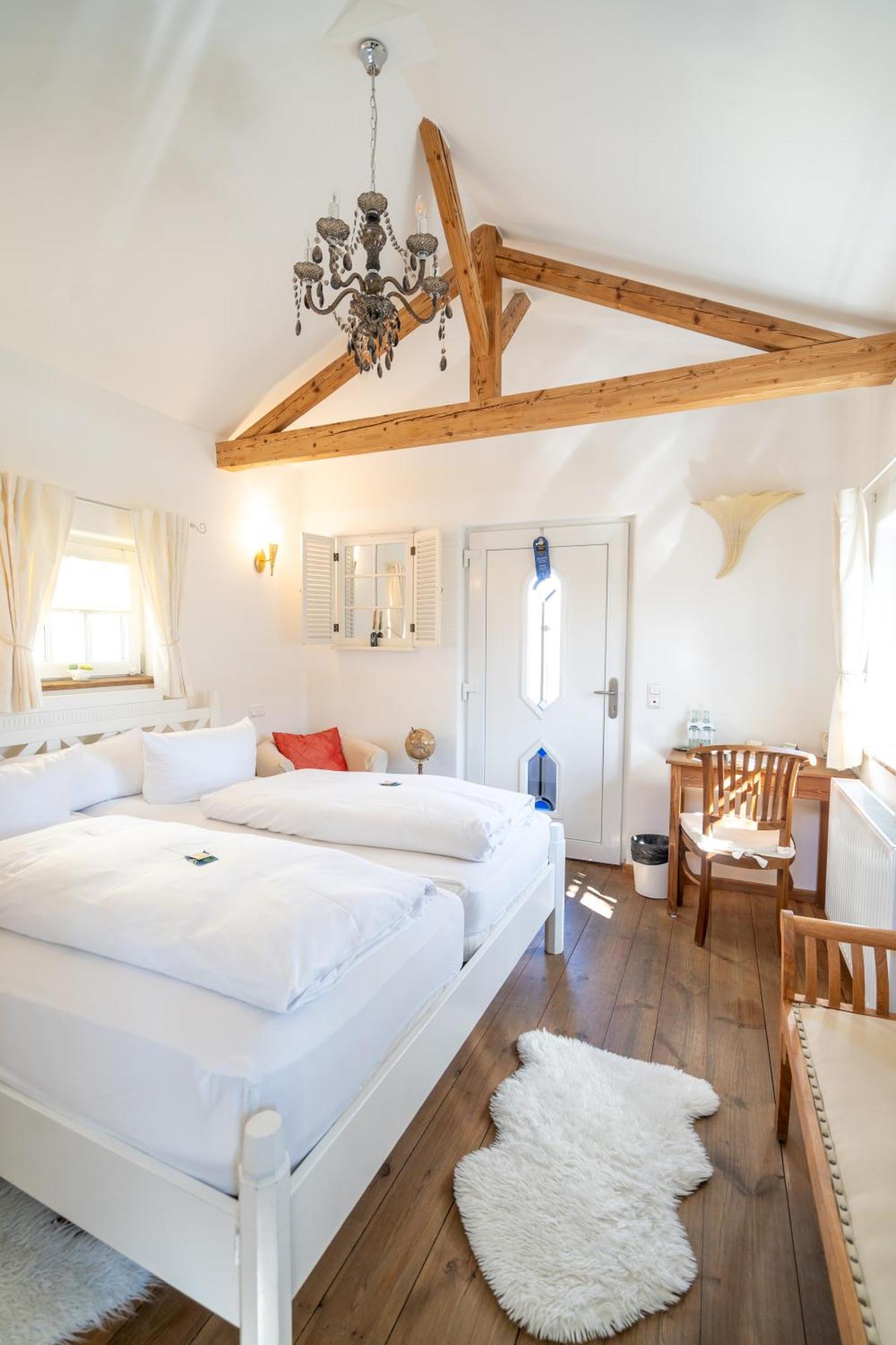 Landhaus Hotel Wolfratshausen Eksteriør bilde