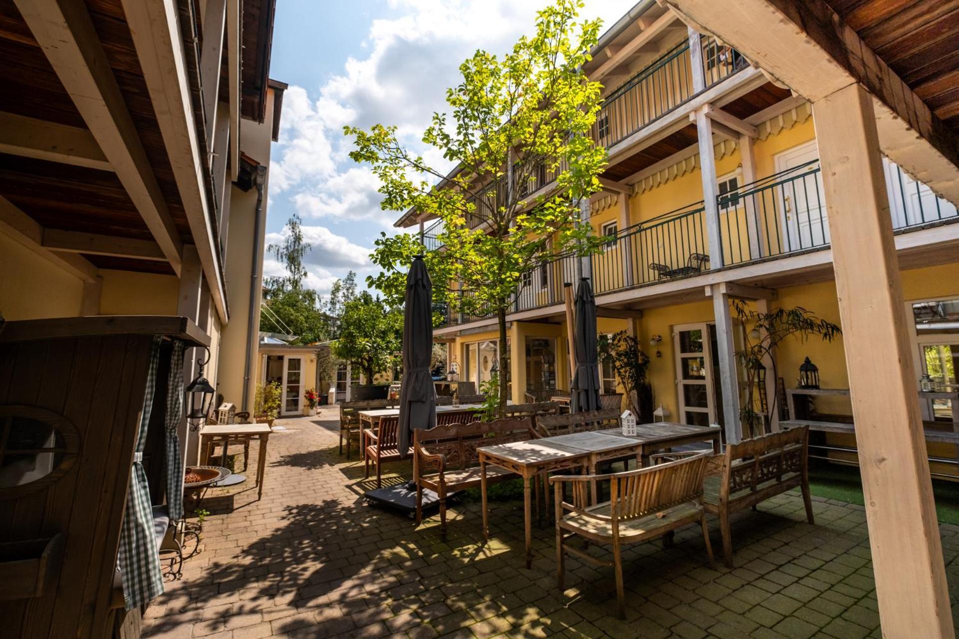 Landhaus Hotel Wolfratshausen Eksteriør bilde